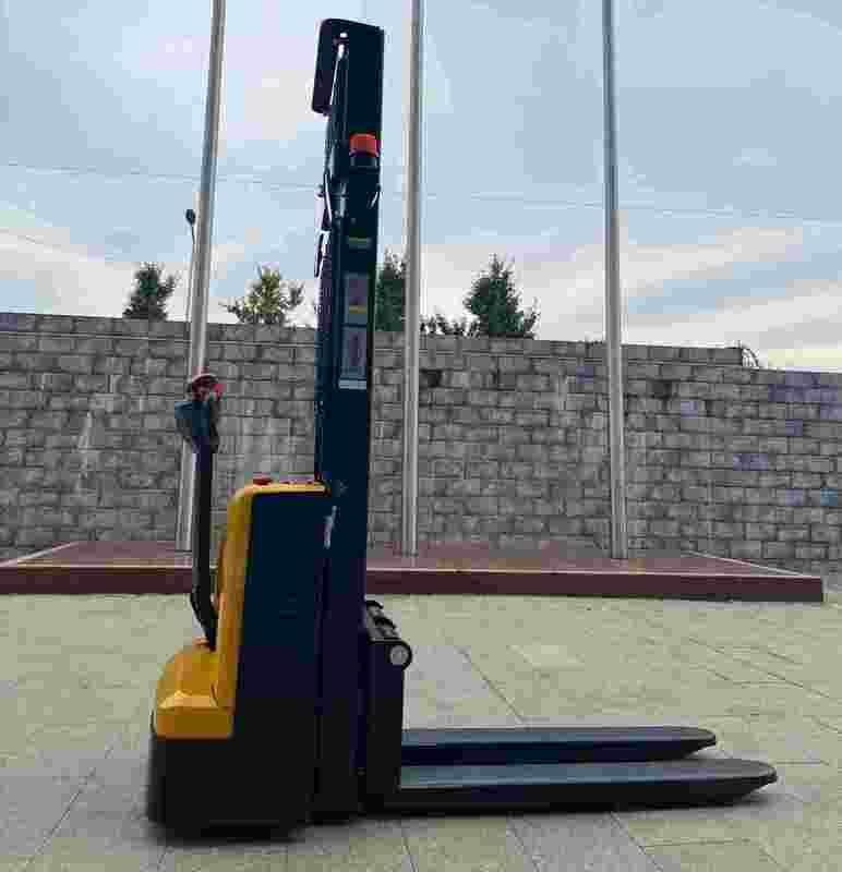 Electric Walkie Stacker 1500kg Load Capacity 1070mm Fork Length